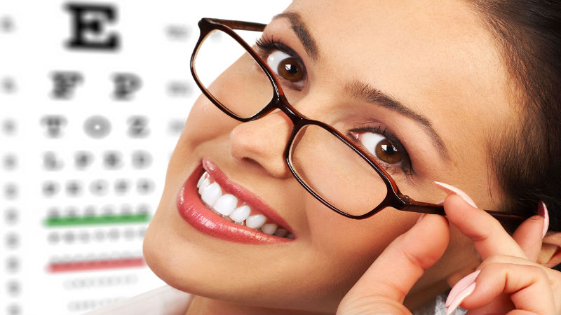 How to Choose Eyeglasses in Derby, KS